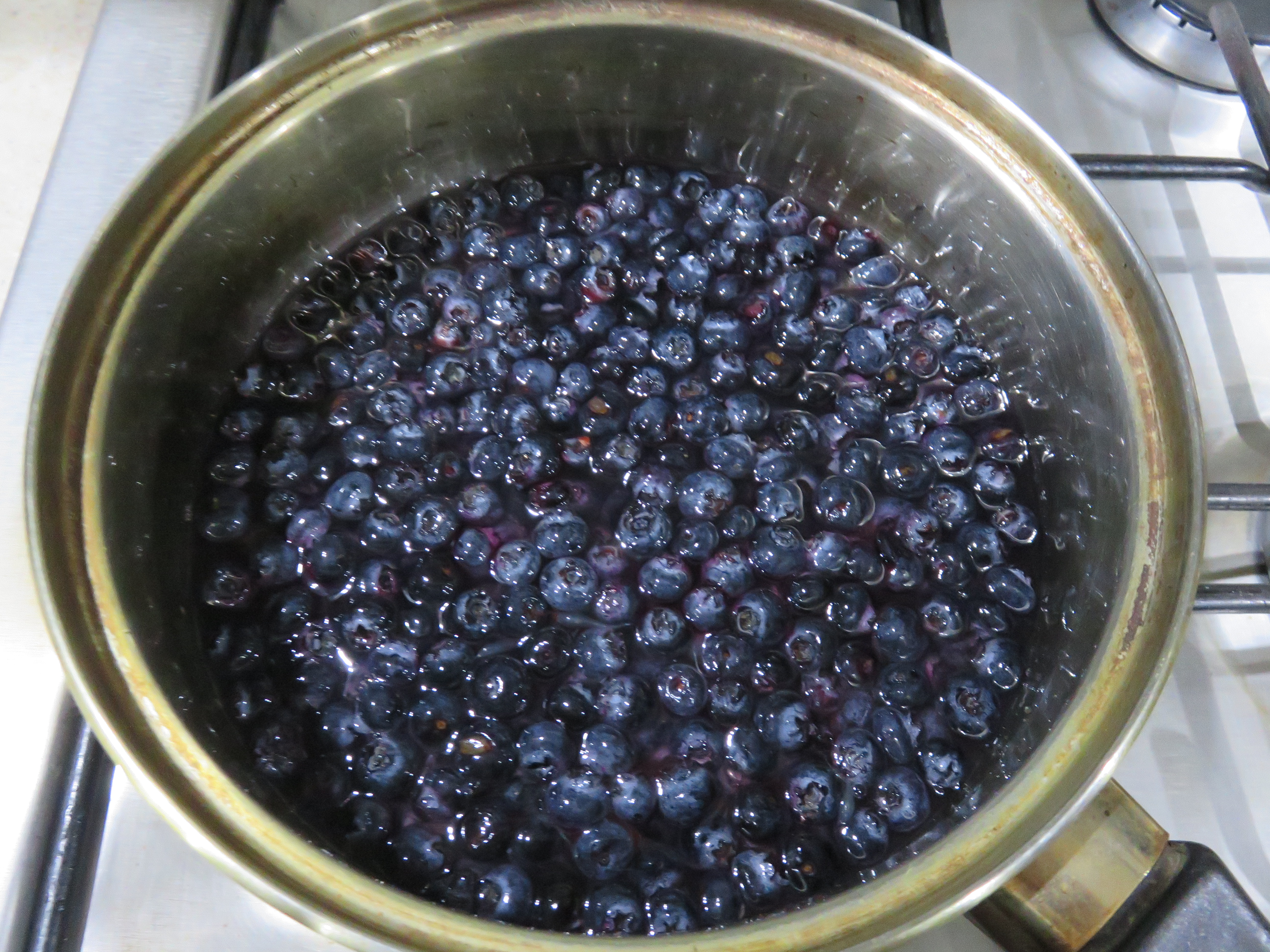 Moras macerando en el jarabe